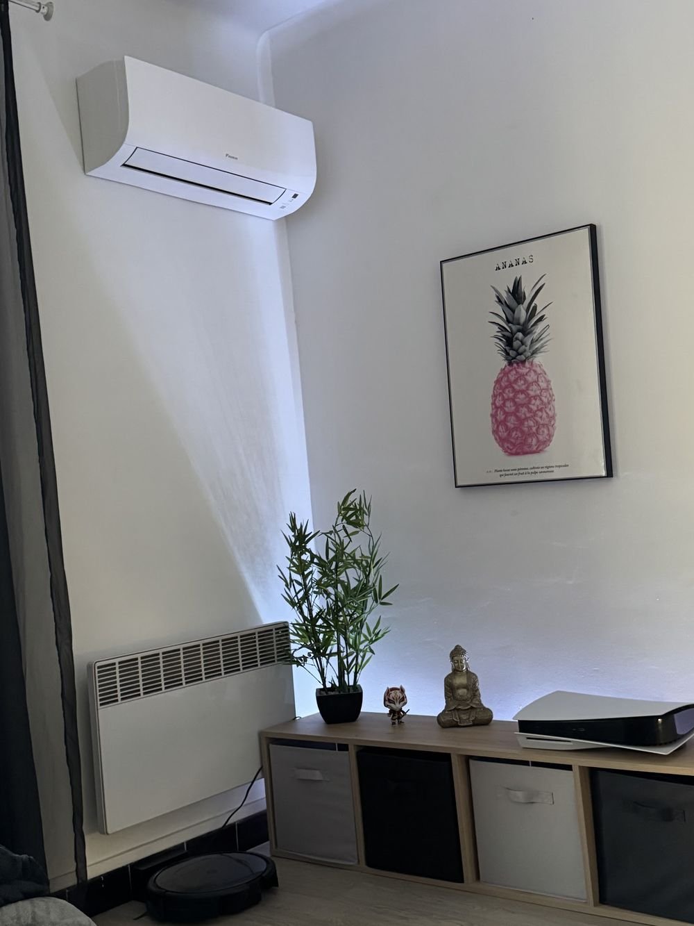Climatisation reversible murale installee dans un salon a Ajaccio